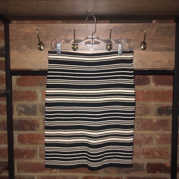 NWT
LOFT Black & Shimmery Gold Stripe Skirt - Sz SP - Picture 4 of 16